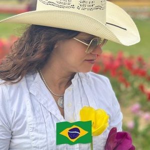 Meet your Posher, Debora